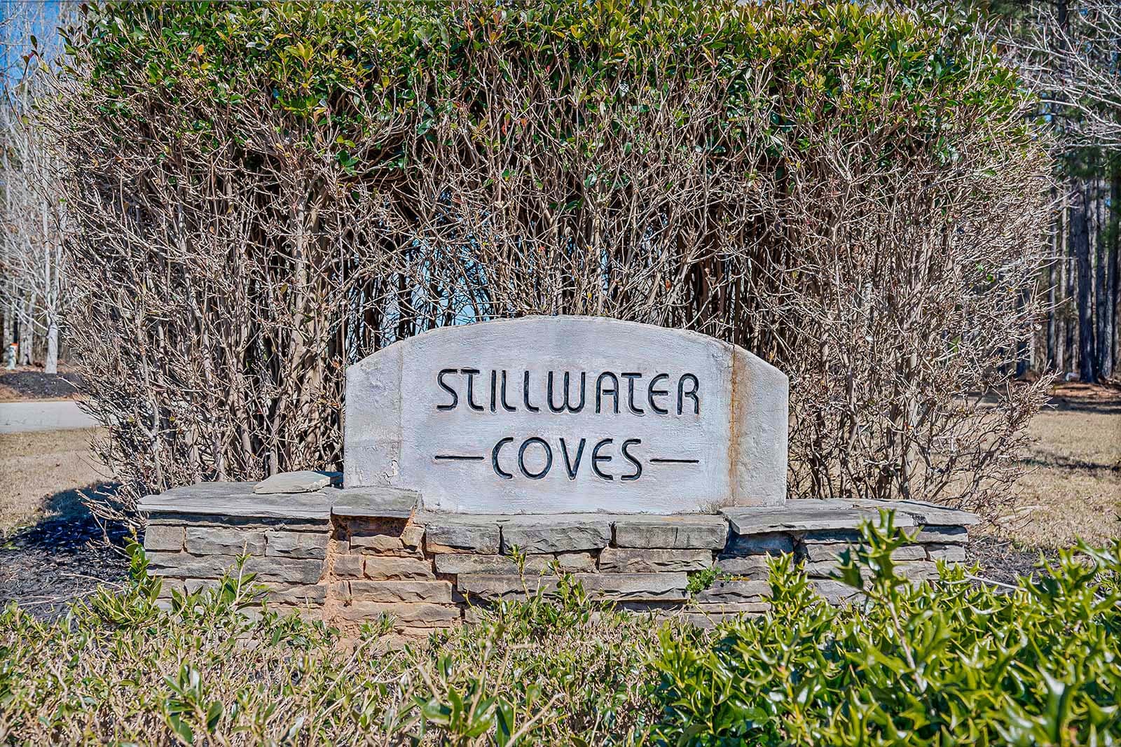 photo of gated entrance to Pointe Shores subdivision in Tignall, Georgia